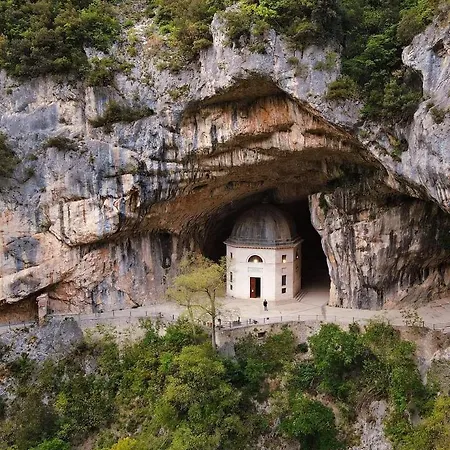 Bed & Bike Frasassi Apartament Falcioni