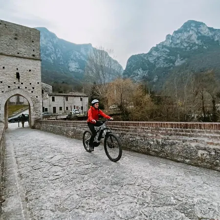 Bed & Bike Frasassi 아파트 *
