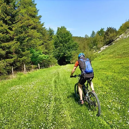 Bed & Bike Frasassi 아파트